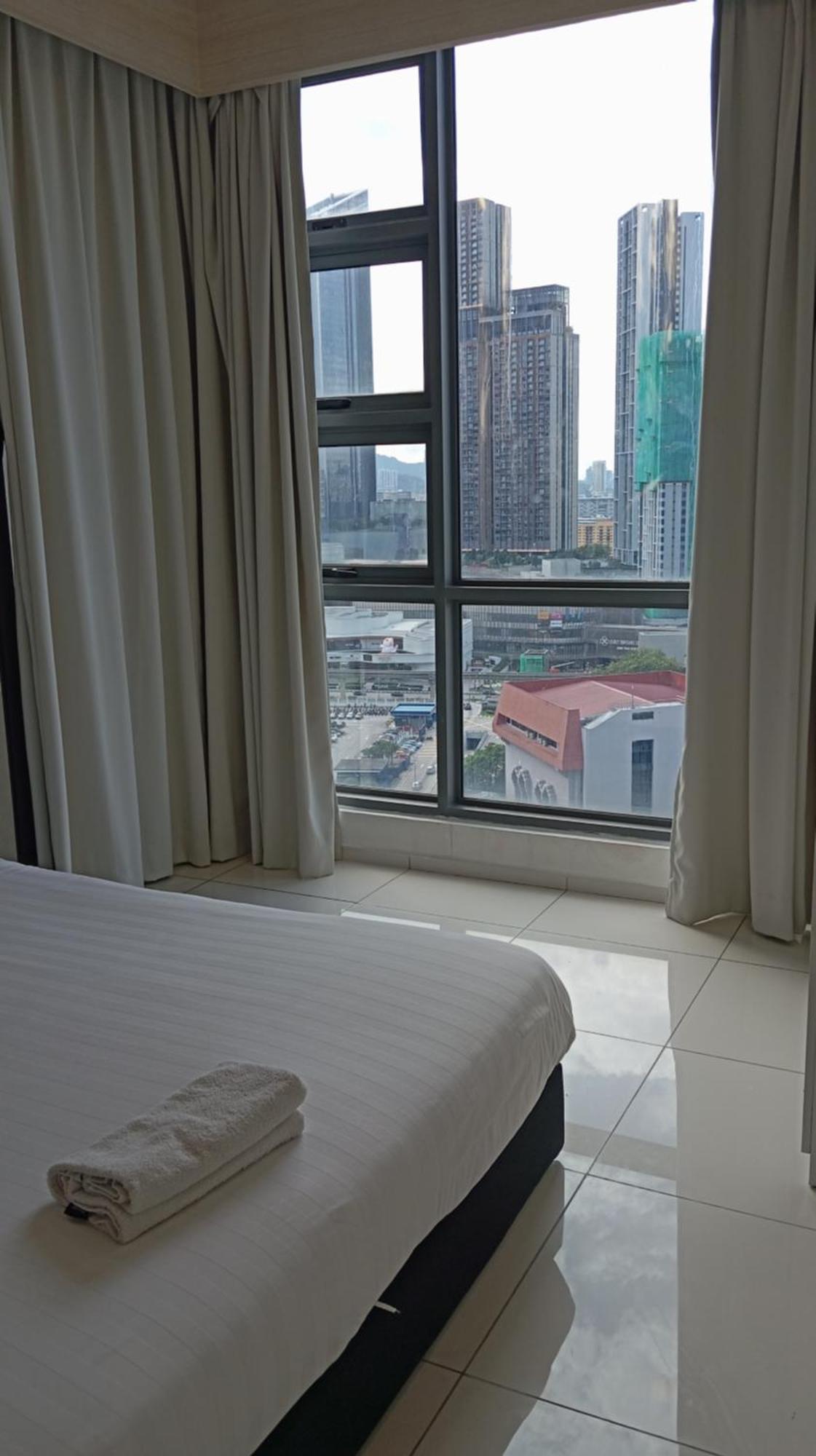 Robertson Family Klcc Pangsapuri Kuala Lumpur