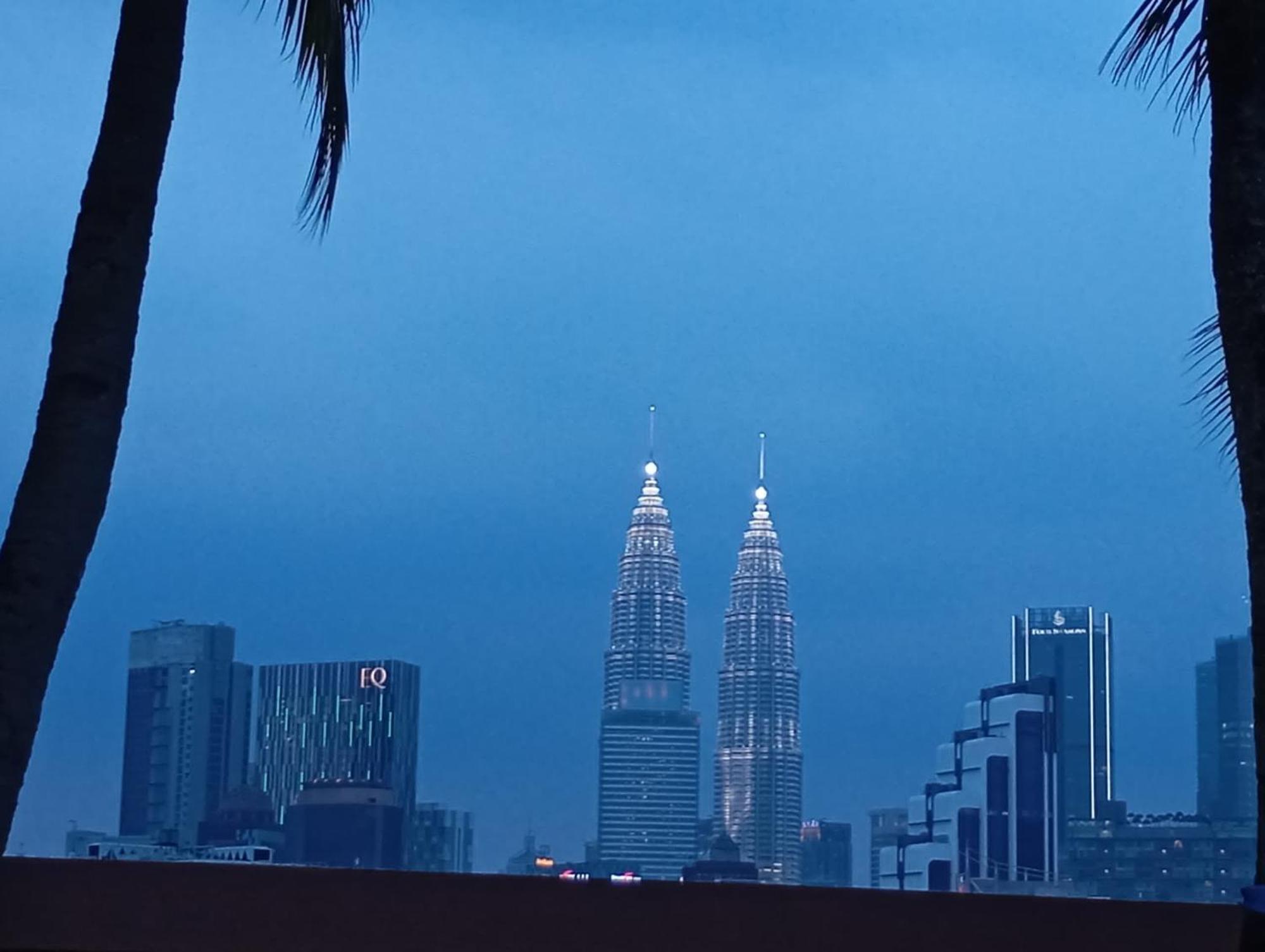 Robertson Family Klcc Pangsapuri Kuala Lumpur
